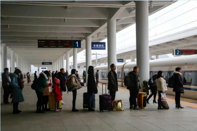 安顺西站发送旅客18000余人pg电子娱乐平台围观！春运首日(图5)